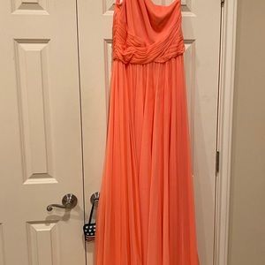 Beautiful David’s Bridal coral bridesmaid’s dress. Size 6.